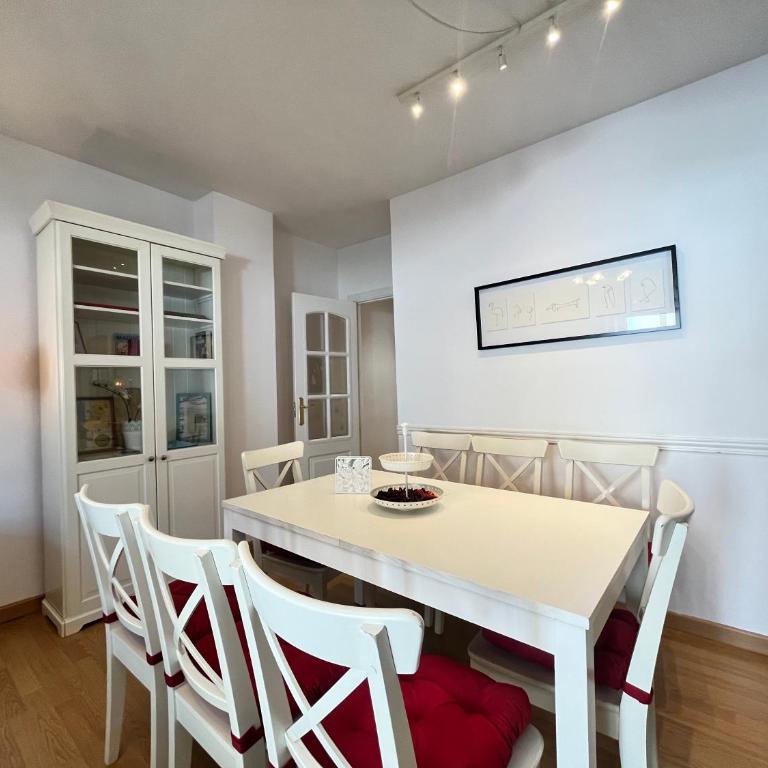 Exclusivo Terraza Tortosa Temporal - Five-Bedroom Deluxe Apartment - 43