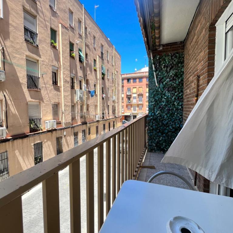 Exclusivo Terraza Tortosa Temporal - Five-Bedroom Deluxe Apartment - 56