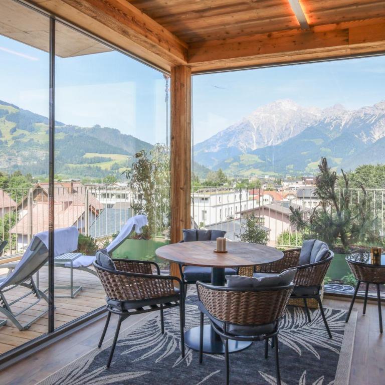 Hotel DAS SAAL - Suite mit Kingsize-Bett und Balkon - 17