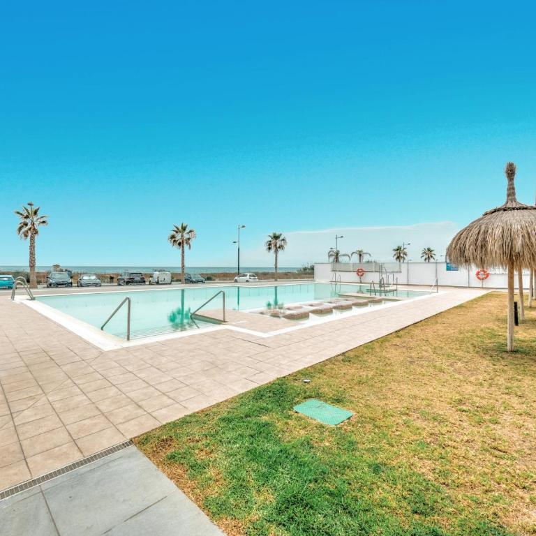 Beachfront apartment with balcony in Torrox Costa - Apartamento de 2 dormitorios - 18