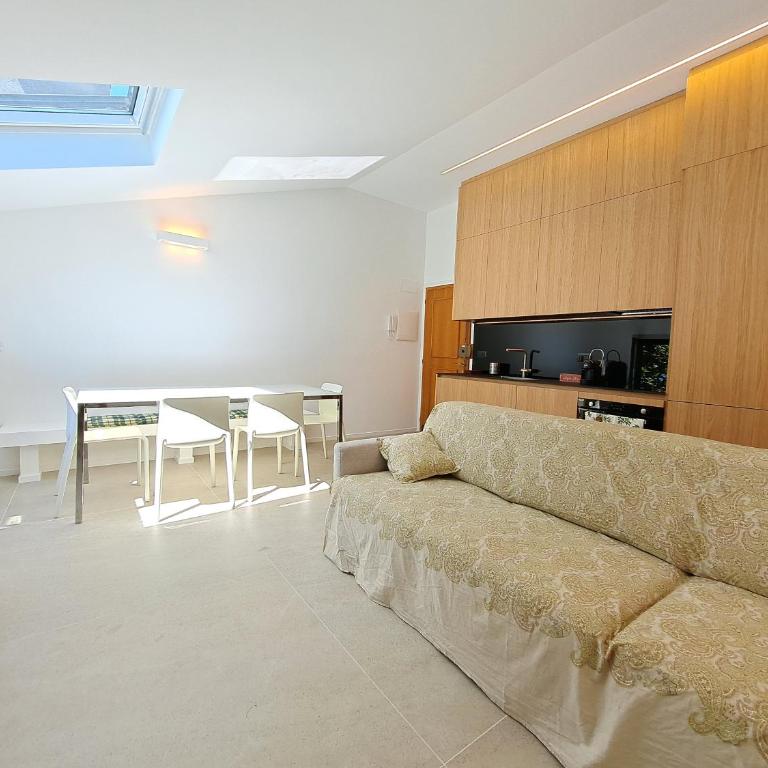 Immobillario - Regina del Lago - Appartamento con 2 Camere da Letto - 4