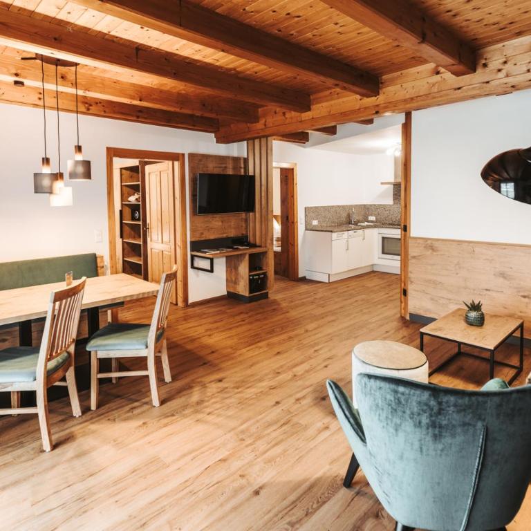Regitnig - 4 Sterne Hotel und Chalets - Apartment mit Terrasse - 5