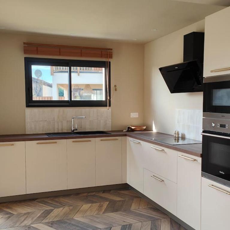 Villa Rose jacuzzi vue mer - Three-Bedroom Villa - 5
