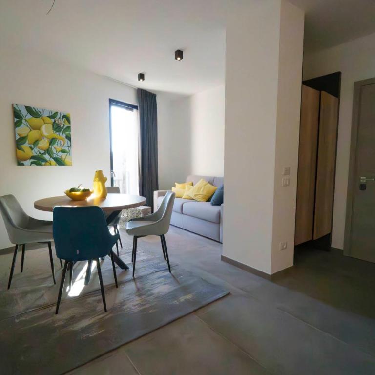 Attilio High Living Suites - Adults Only - King Suite with Side Lake View and Balcony - 12