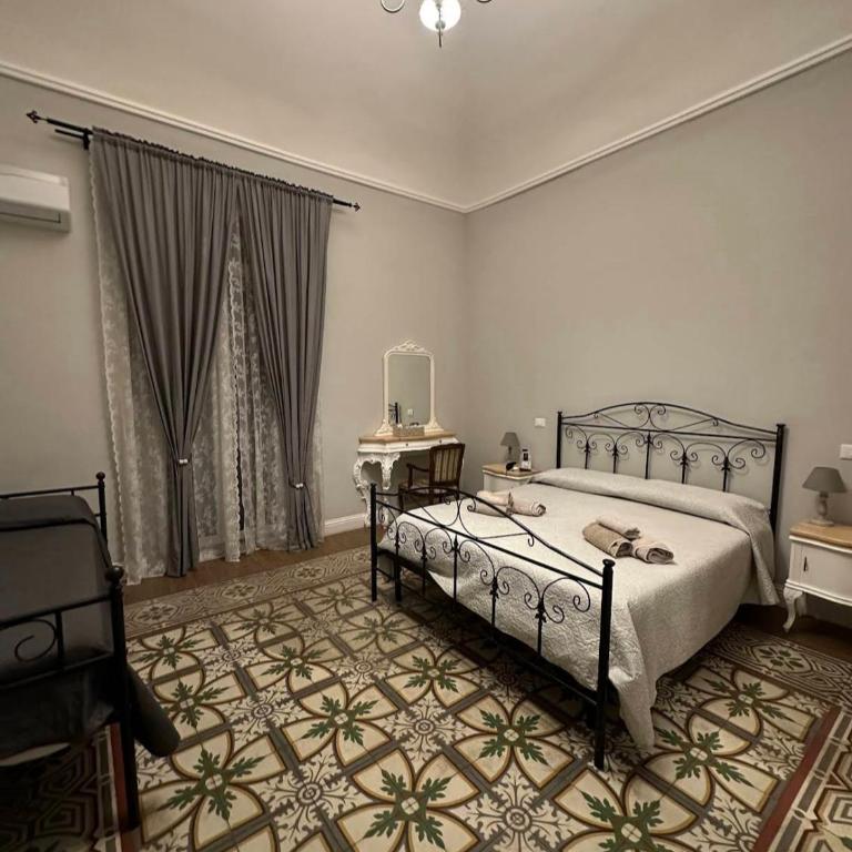 Belle Époque - Family Room with City View - 14