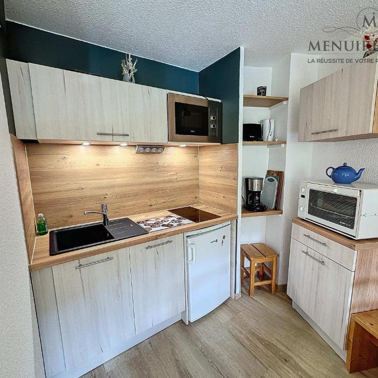 Studio + cabine 4 pers 24m², ski aux pieds, parking à proximité - FR-1-178-106 - Studio - 11