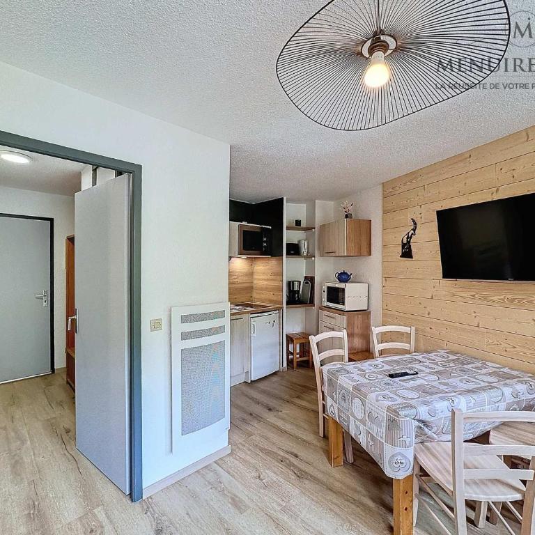 Studio + cabine 4 pers 24m², ski aux pieds, parking à proximité - FR-1-178-106 - Studio - 17