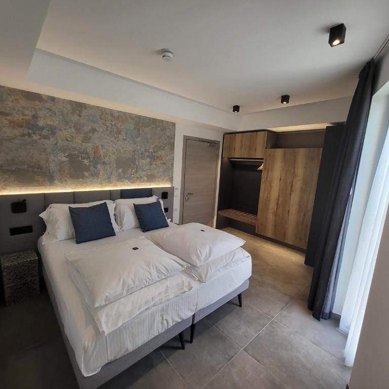 Attilio High Living Suites - Adults Only - Suite with Lake view and Balcony - 20