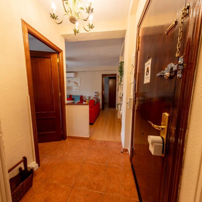 Amplio piso en el Palacio de Congresos by beBalmy - Two-Bedroom Apartment - 9