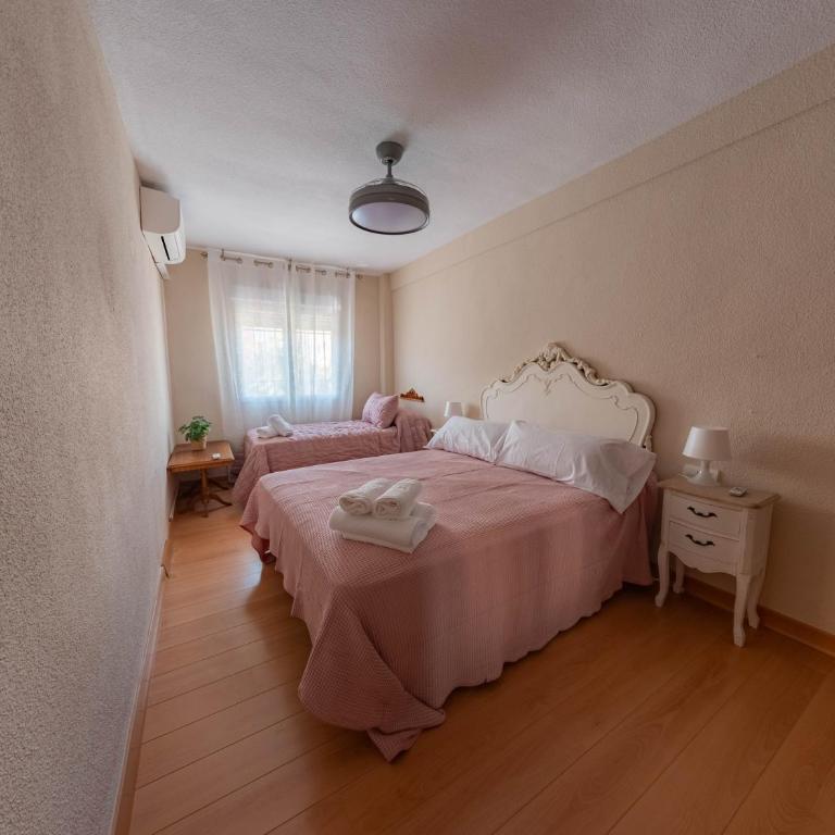Amplio piso en el Palacio de Congresos by beBalmy - Two-Bedroom Apartment - 14