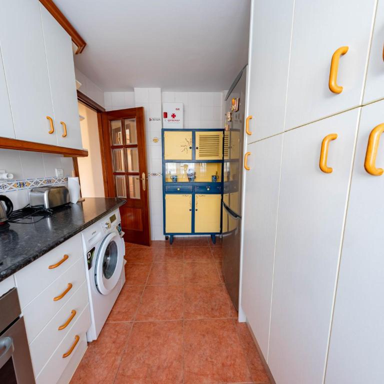 Amplio piso en el Palacio de Congresos by beBalmy - Two-Bedroom Apartment - 15