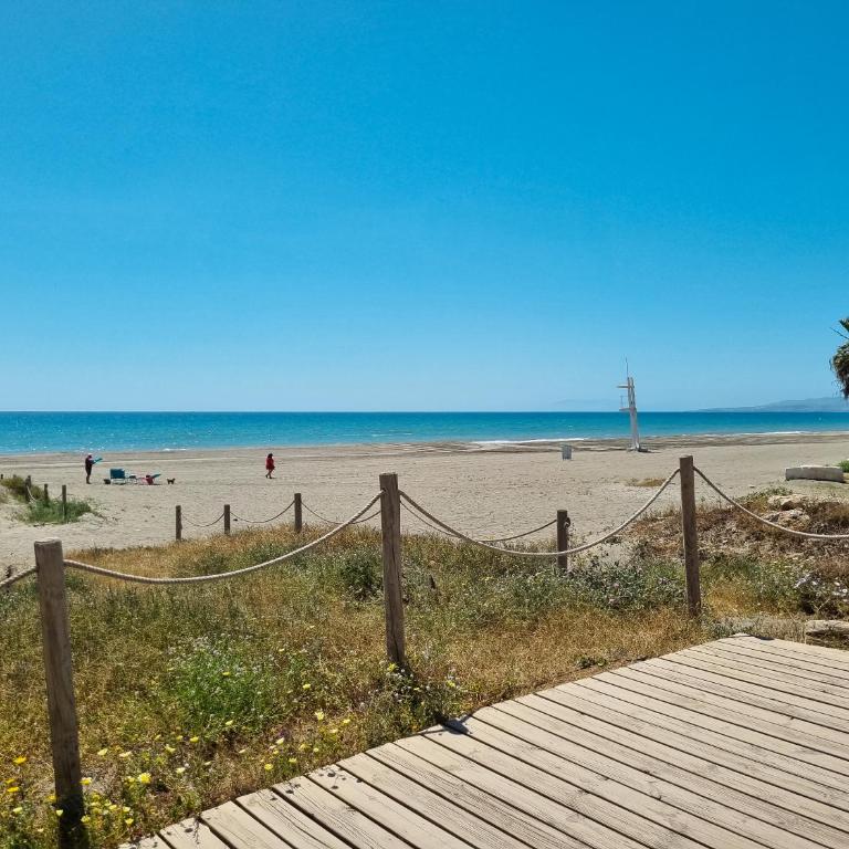 Beachfront apartment with balcony in Torrox Costa - Apartamento de 2 dormitorios - 20