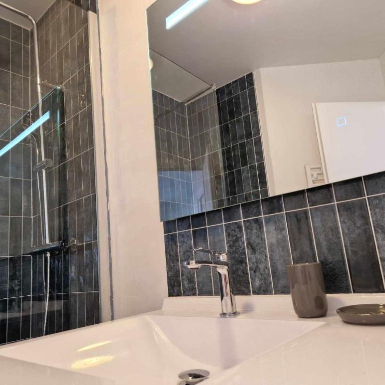 Exceptionnel Vieux Port 65m2 4-6 pers, wifi, patio - Appartement 2 Chambres - 14
