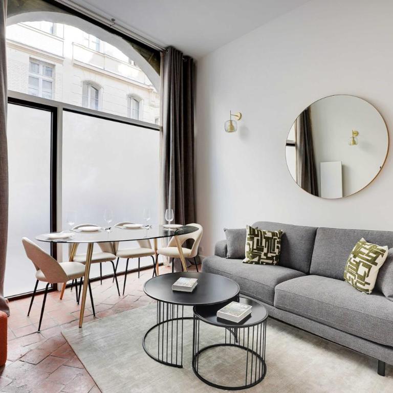 Magnifique appt avec 2 salons- 1BD-6P - Notre-Dame - Apartment - Ground Floor - 6