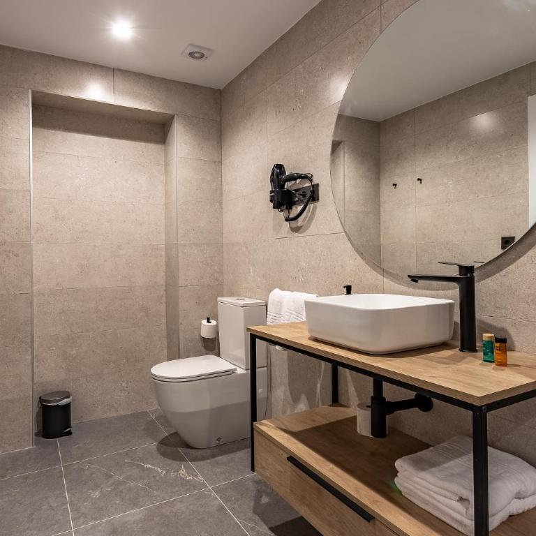 Arenal Suites Bilbao - Deluxe Double Room with Bath - 5