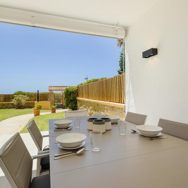 Renovated apartment with garden and direct beach access, Marbella East - Apartamento de 2 dormitorios - 15