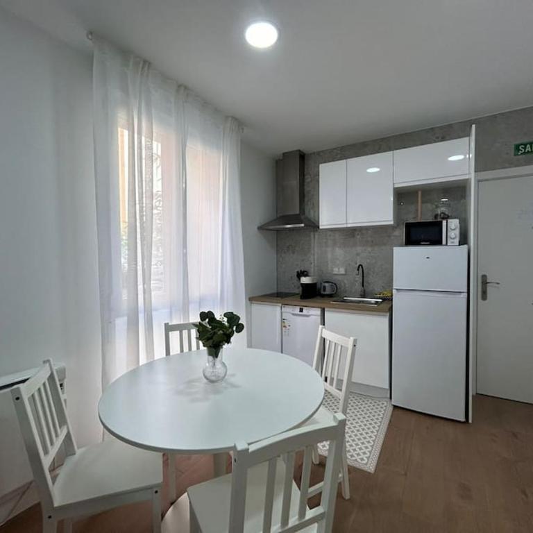 Nice studio in Madrid URQ1 - Studio Apartment - 12