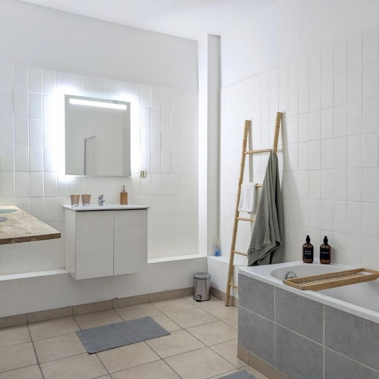 Le 39 Victor Hugo by GC - Grand F4 Cosy avec Billard & wifi - Appartement 3 Chambres - 10