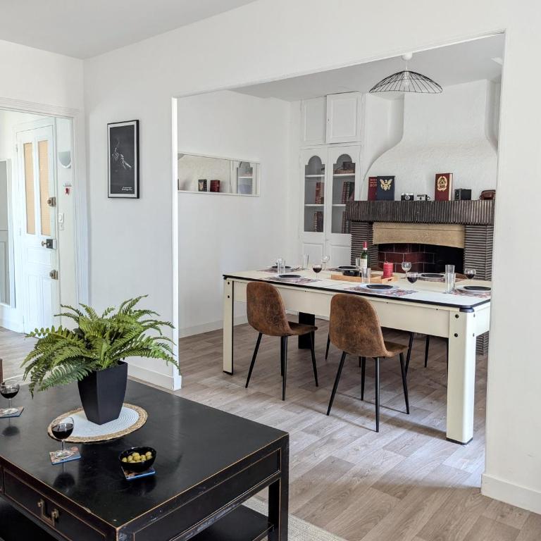Le 39 Victor Hugo by GC - Grand F4 Cosy avec Billard & wifi - Appartement 3 Chambres - 25
