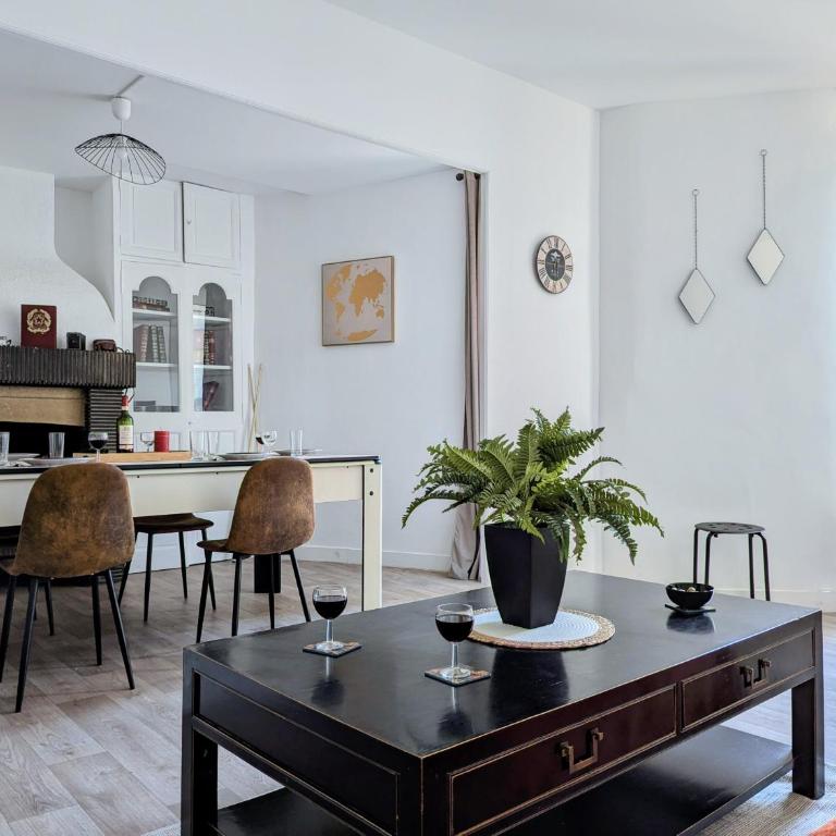 Le 39 Victor Hugo by GC - Grand F4 Cosy avec Billard & wifi - Appartement 3 Chambres - 14