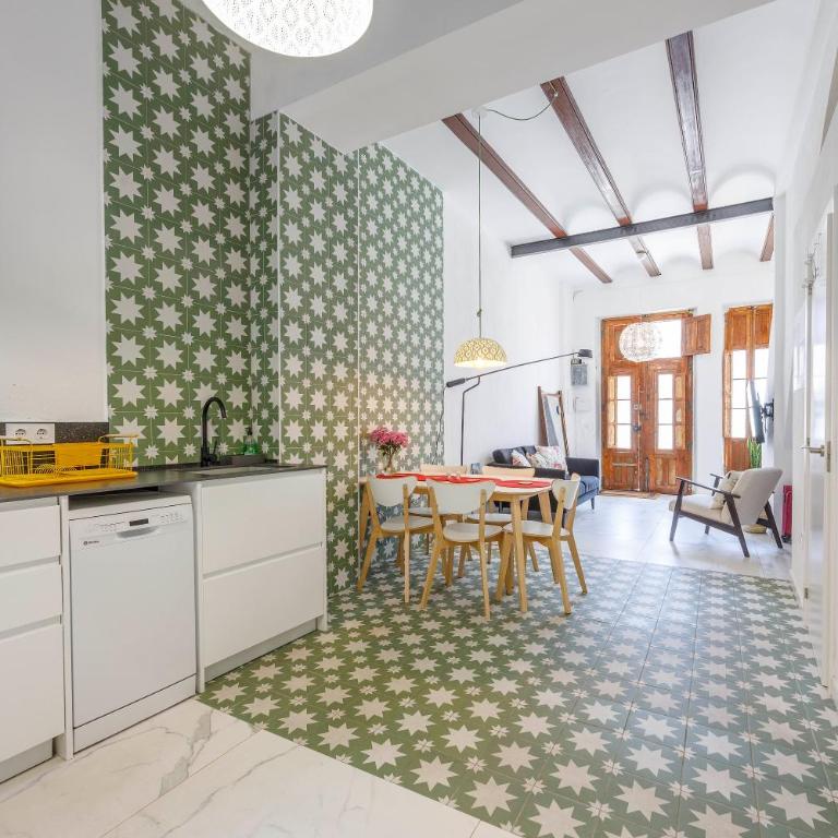 Artisan Haven: El Cabanyal Oasis - Three-Bedroom House - 6