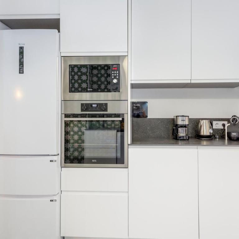 Artisan Haven: El Cabanyal Oasis - Three-Bedroom House - 10