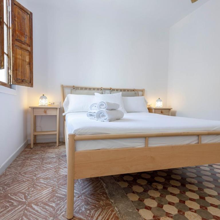 Artisan Haven: El Cabanyal Oasis - Three-Bedroom House - 17