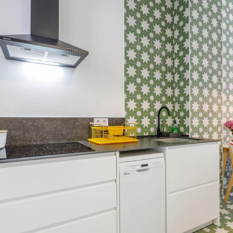 Artisan Haven: El Cabanyal Oasis - Three-Bedroom House - 8