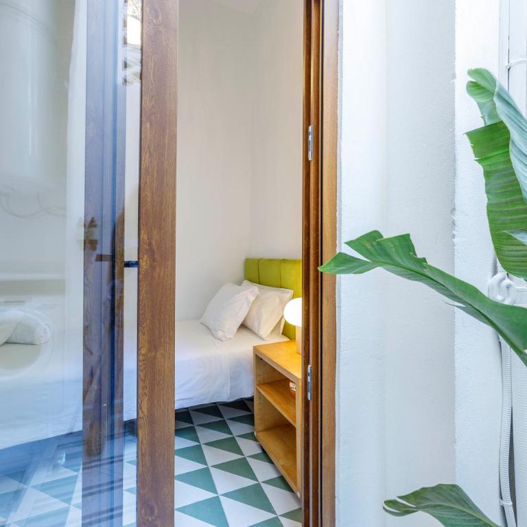 Artisan Haven: El Cabanyal Oasis - Three-Bedroom House - 19