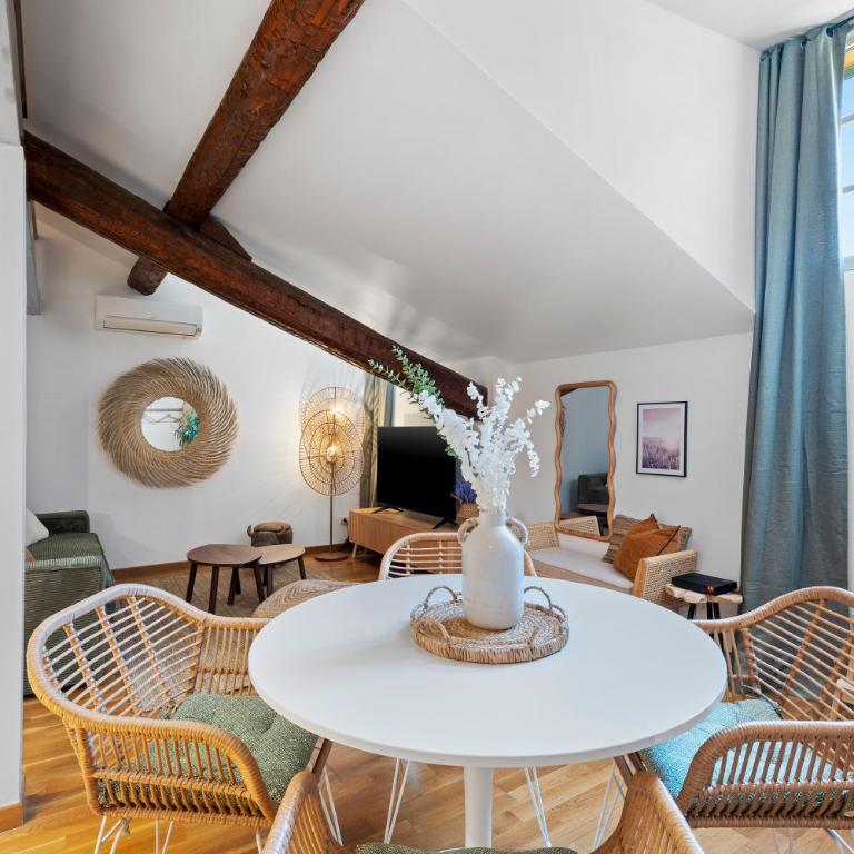 Nice Renting - 3 MASSENA - Chic Escape Luxury Duplex Place Massena - Appartement 1 Chambre - 6