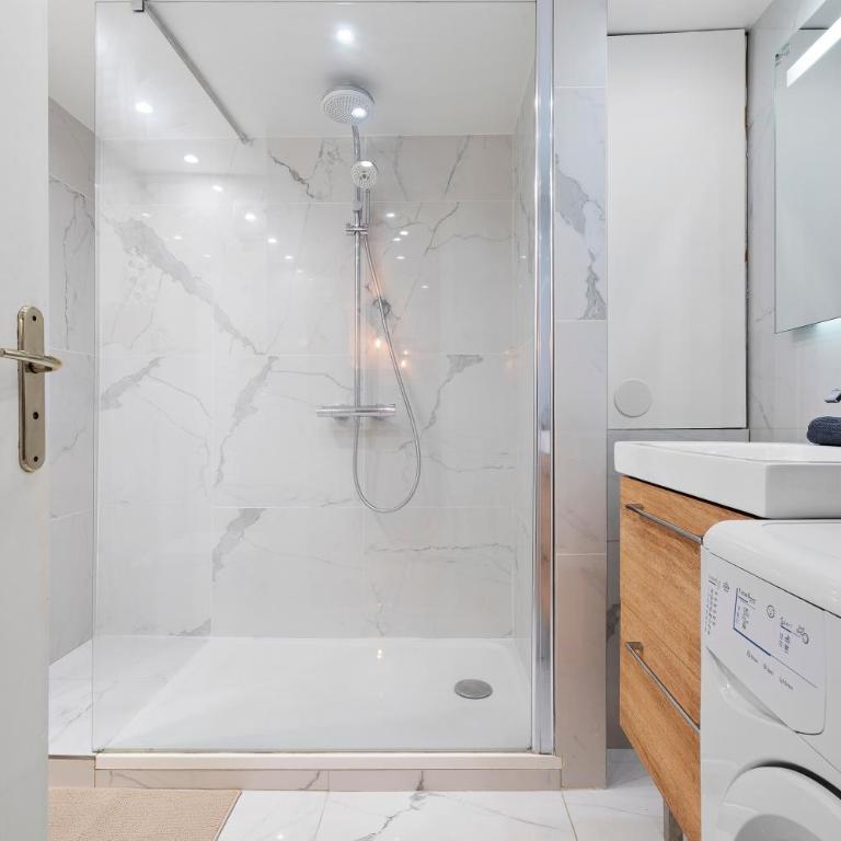 Nice Renting - 3 MASSENA - Chic Escape Luxury Duplex Place Massena - Appartement 1 Chambre - 14