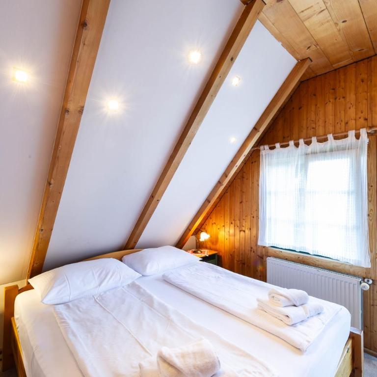 Stoffbauer GmbH - Doppel- oder Zweibettzimmer - 2