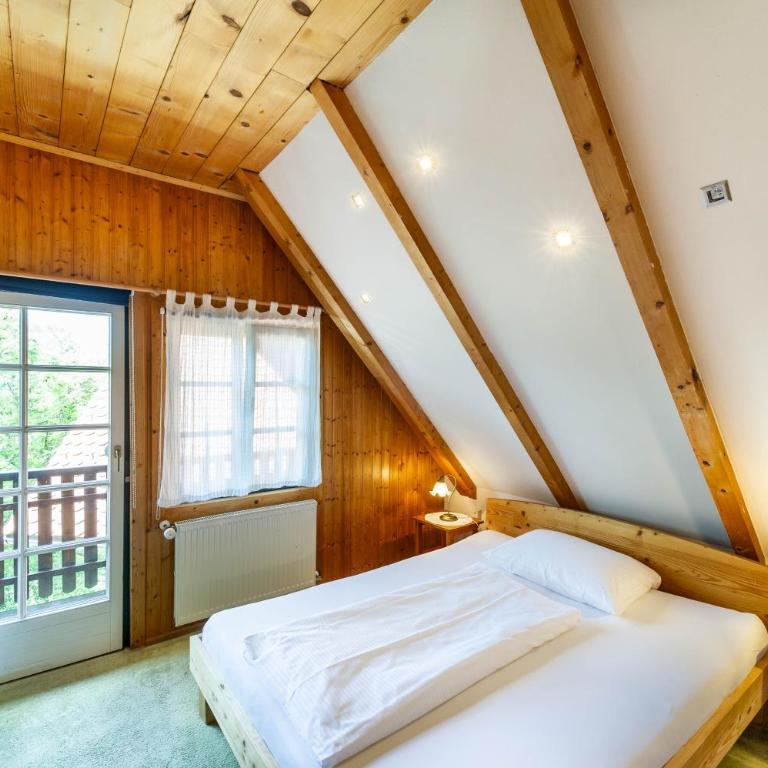 Stoffbauer GmbH - Doppel- oder Zweibettzimmer - 13