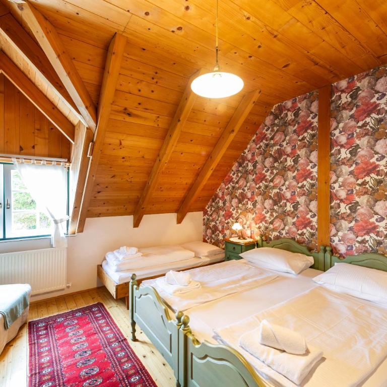 Stoffbauer GmbH - Dreibettzimmer - 1