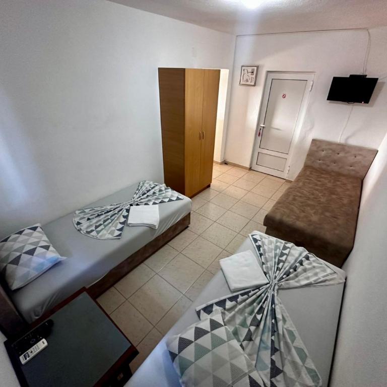 Apartmani ARIANA - Deluxe Double Room with Balcony - 3