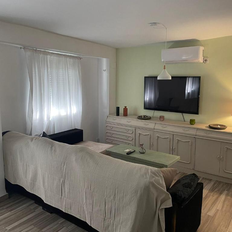El 10 de Solar Bajo - Four-Bedroom House - 2