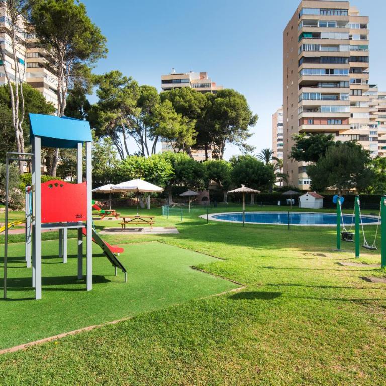 MAGIC OF THE OCEAN, front Line Beach in Playamar-Parking, Sea Views, Pool, tenis, paddle, wifi and Aircon - Apartamento de 3 dormitorios - 8