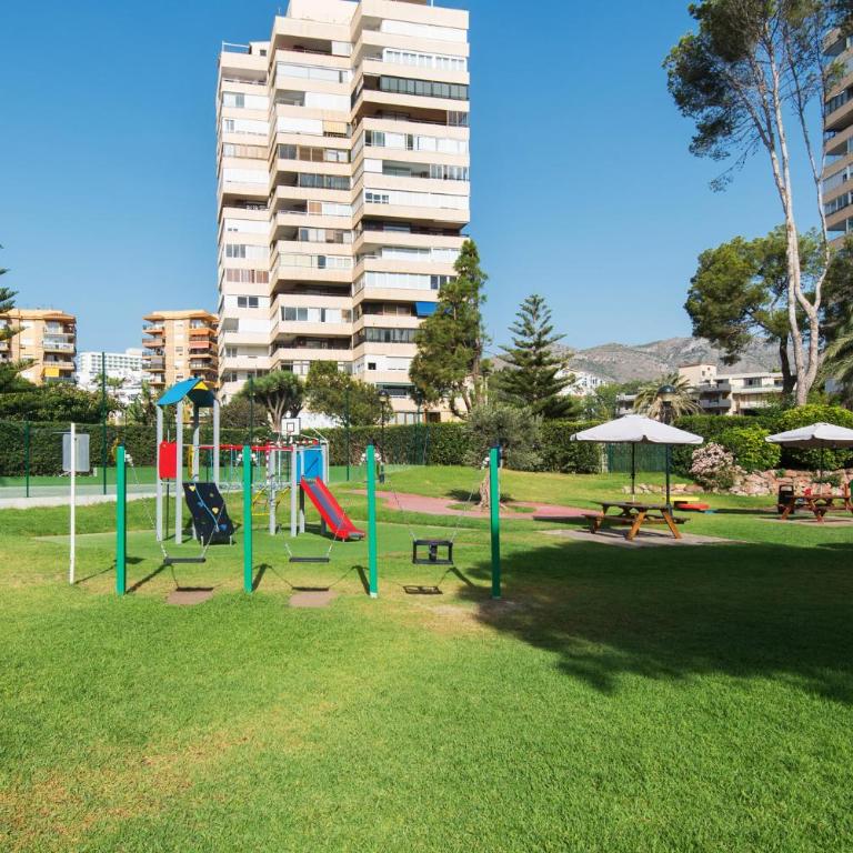 MAGIC OF THE OCEAN, front Line Beach in Playamar-Parking, Sea Views, Pool, tenis, paddle, wifi and Aircon - Apartamento de 3 dormitorios - 52