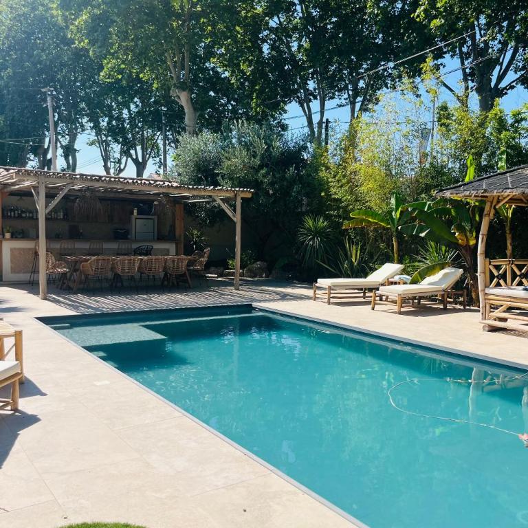 Charmante villa avec piscine chauffée, proximité des plages - Villa - 4