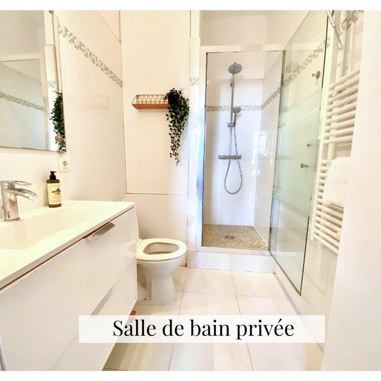 Chambre Cosy chez l habitant avec salle de bain et jardin privé - Chambre Lit Queen-Size - Vue sur Jardin - 9