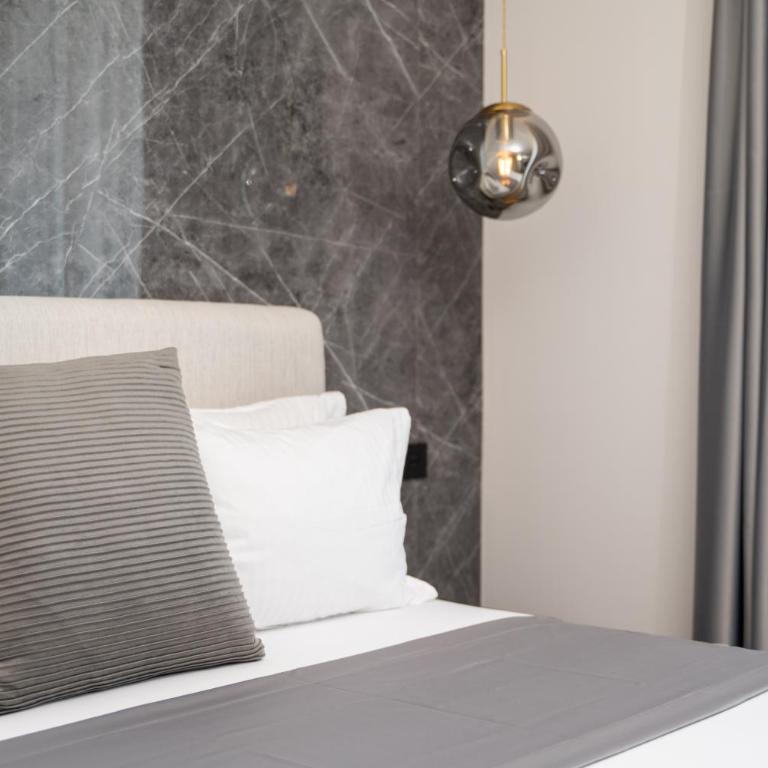 Hotel Teuta - Deluks Dvokrevetna Soba sa Bračnim Krevetom - 3