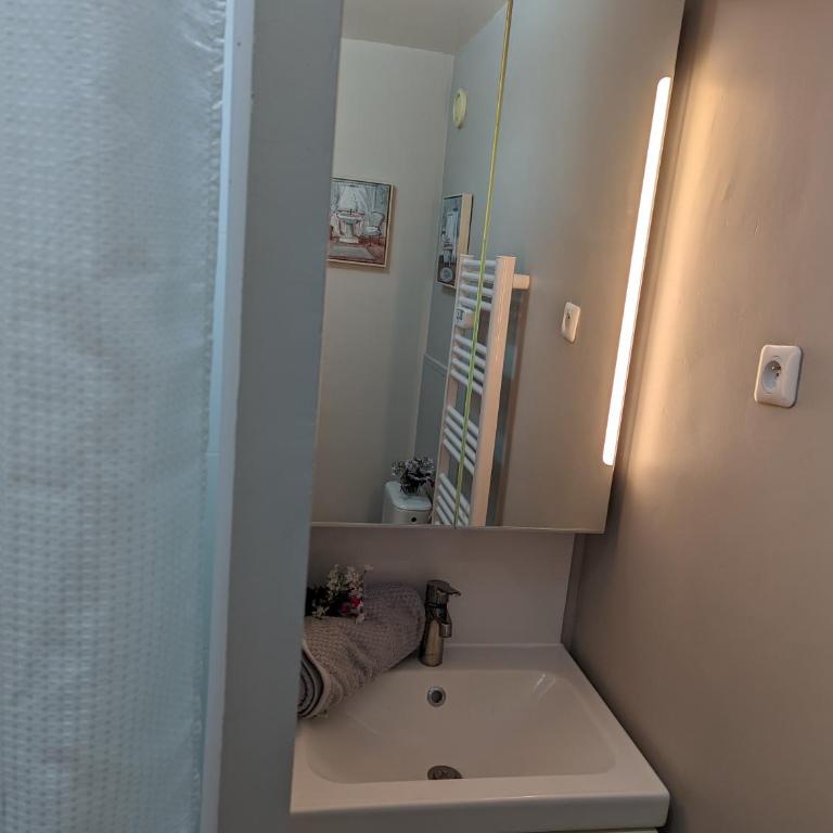 Charming Studio with Eiffel View - Appartement 1 Chambre - 8