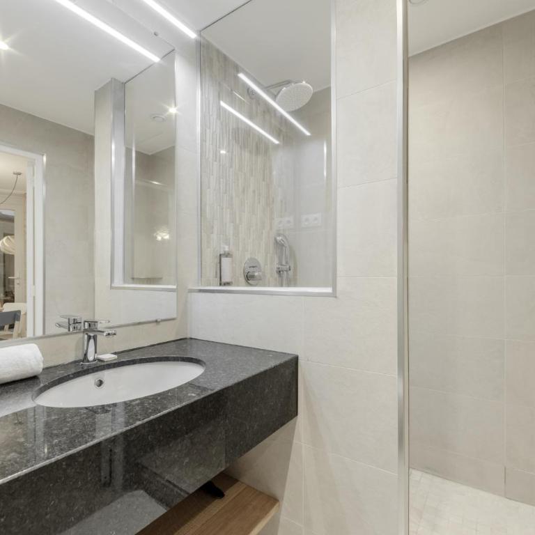 Jardin Saint Honoré Apartments - One-Bedroom Apartment with Terrace - Ground Floor - 3