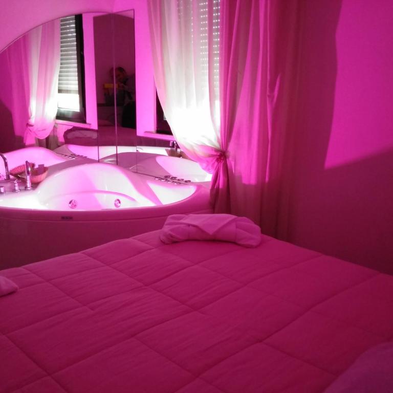 Hotel Memory - Camera Matrimoniale con Vasca Idromassaggio - 2