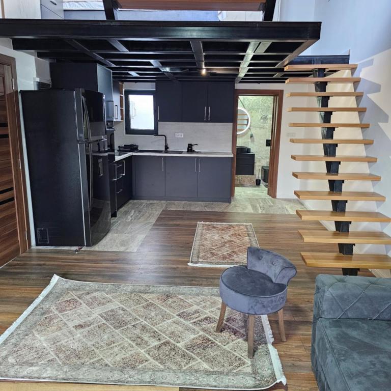 Apartments Ishmi in center of Ulcinj - Suite with City View - 2