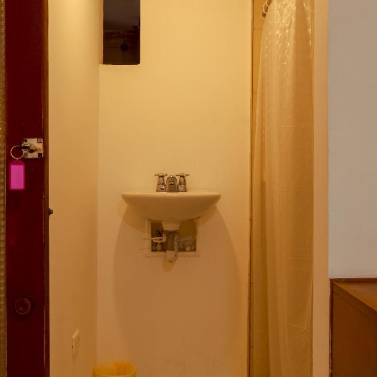 Habitación optima y central en el Poblado - B9 - Habitación Individual con bañera - 5
