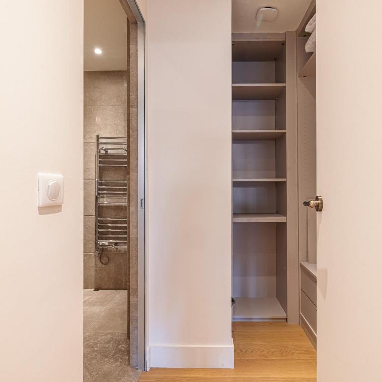 Apartment Matisse 100m Near The Sea - Happy Rentals - One-Bedroom Apartment - 24