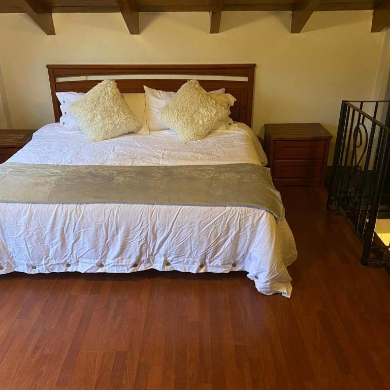Alojamiento tipo Cabaña, rodeado de Bosque - King Room with Mountain View - 12