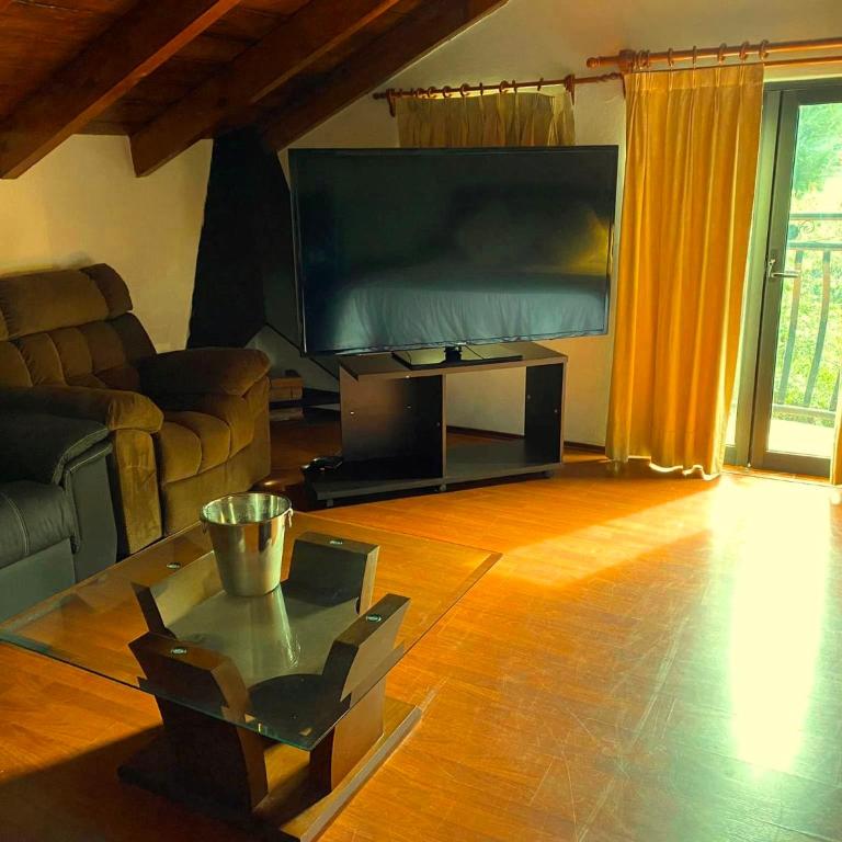 Alojamiento tipo Cabaña, rodeado de Bosque - King Room with Mountain View - 15