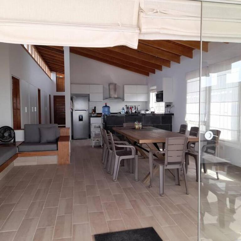 La Casa de David - Four-Bedroom House - 16